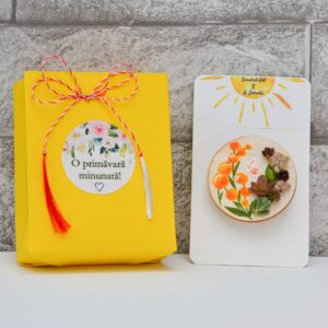 Martisor suculent natural-pictat manual, tip brosa, rotund